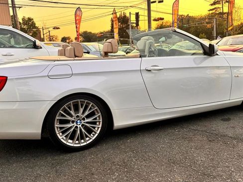 Used 2011 BMW 335i Convertible image 4