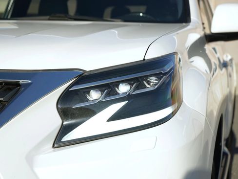 Used 2020 Lexus GX 460 Premium image 9