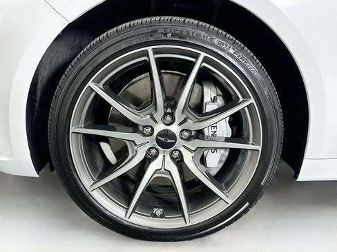 Used 2025 Genesis G70 2.5T image 11