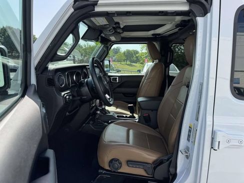 Used 2021 Jeep Wrangler Unlimited Sahara AWD/4WD image 17