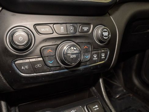 Used 2022 Jeep Cherokee Latitude Lux image 13