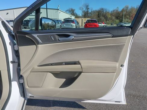 Used 2019 Ford Fusion SE image 21