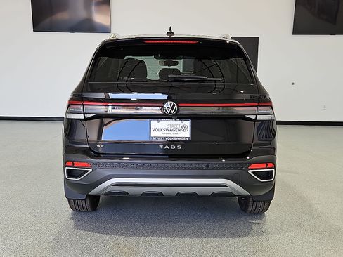 New 2026 Volkswagen Taos SE FWD image 7
