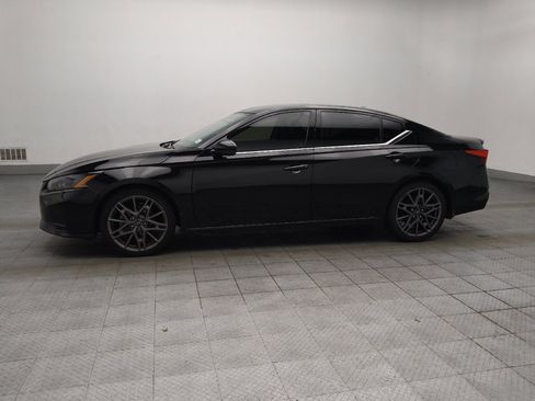 Used 2023 Nissan Altima 2.0 SR FWD image 2