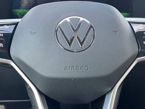 Used 2022 Volkswagen Tiguan SE R-Line FWD image 5