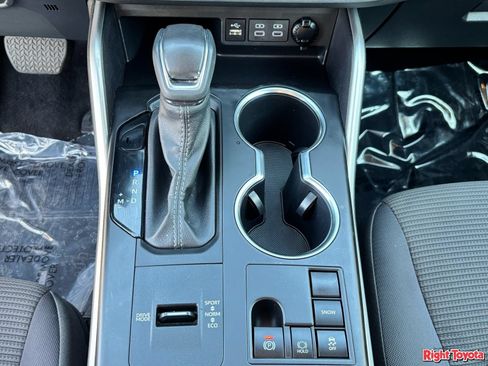Certified 2025 Toyota Highlander LE FWD image 31