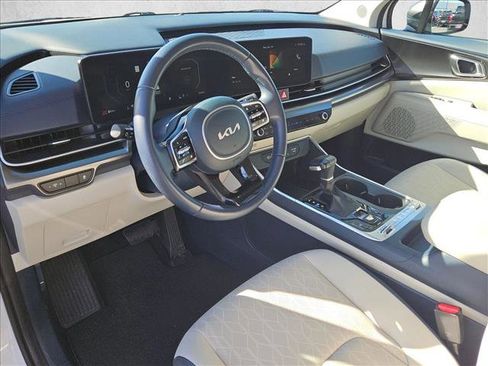 Used 2025 Kia Carnival SX w/ SX Dark Edition Package image 10