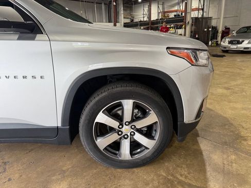 Used 2021 Chevrolet Traverse LT w/ LT Premium Package AWD/4WD image 9