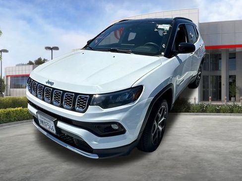 Used 2025 Jeep Compass Limited AWD/4WD image 3
