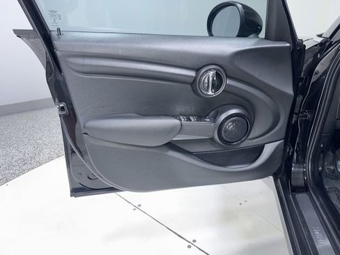 Used 2018 MINI Cooper 4-Door Hardtop w/ Premium Package FWD image 7