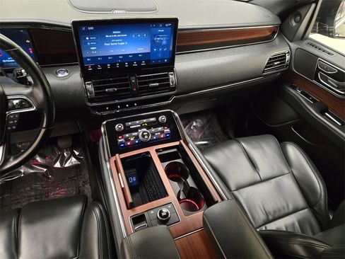 Used 2024 Lincoln Navigator L 4WD image 23