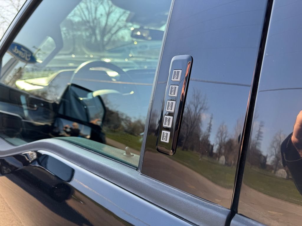 Used 2022 Ford F150 Lariat w/ Equipment Group 502A High AWD/4WD image 19