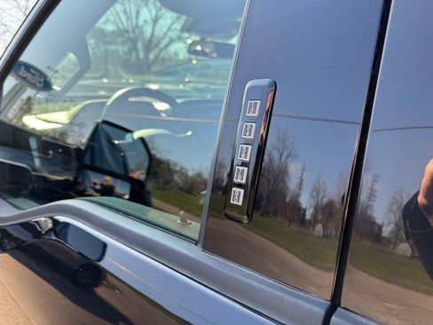Used 2022 Ford F150 Lariat w/ Equipment Group 502A High AWD/4WD image 19