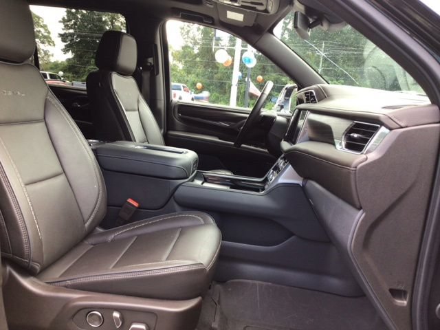 Used 2024 GMC Yukon Denali w/ LPO, Floor Liner Package AWD/4WD image 28