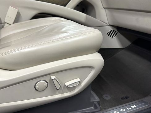 Used 2017 Lincoln MKX Reserve w/ Driver Assistance Package image 25