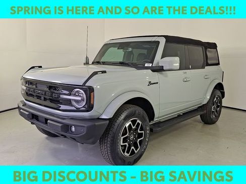 Used 2023 Ford Bronco Outer Banks image 4
