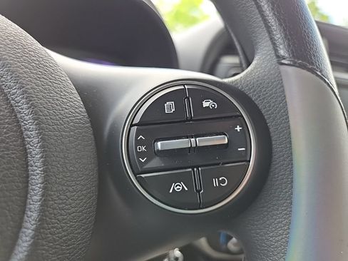 Certified 2025 Kia Soul LX w/ LX Technology Package FWD image 11