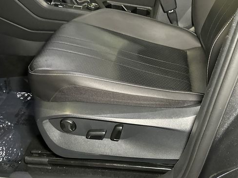 Used 2022 Volkswagen Tiguan SE R-Line AWD/4WD image 22