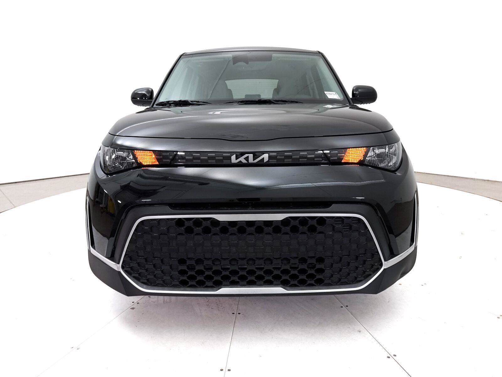 Used 2025 Kia Soul LX w/ LX Technology Package FWD image 12