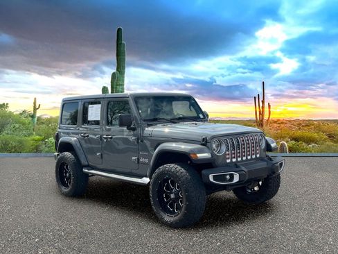 Used 2019 Jeep Wrangler Unlimited Sahara AWD/4WD image 7