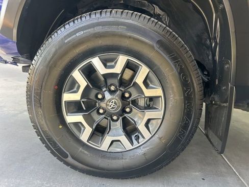 Used 2022 Toyota Tacoma TRD Off-Road w/ Technology Package image 32