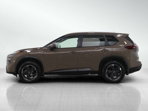 Used 2024 Nissan Rogue SV w/ SV Premium Package image 2
