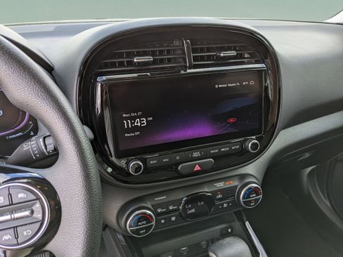 Used 2023 Kia Soul S image 25