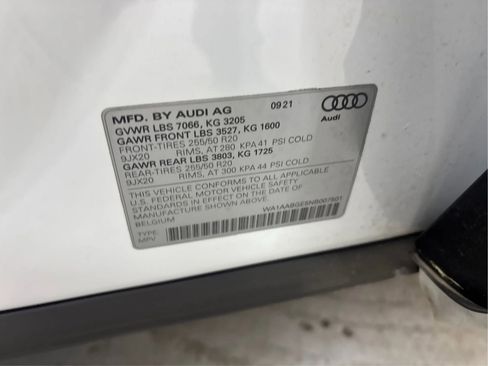 Used 2022 Audi e-tron Premium w/ Convenience Plus Package image 30