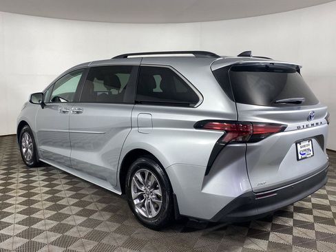 Used 2021 Toyota Sienna XLE AWD/4WD image 29