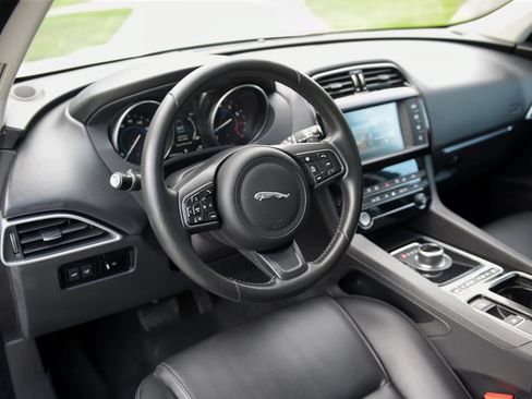 Used 2018 Jaguar F-PACE Premium AWD/4WD image 52