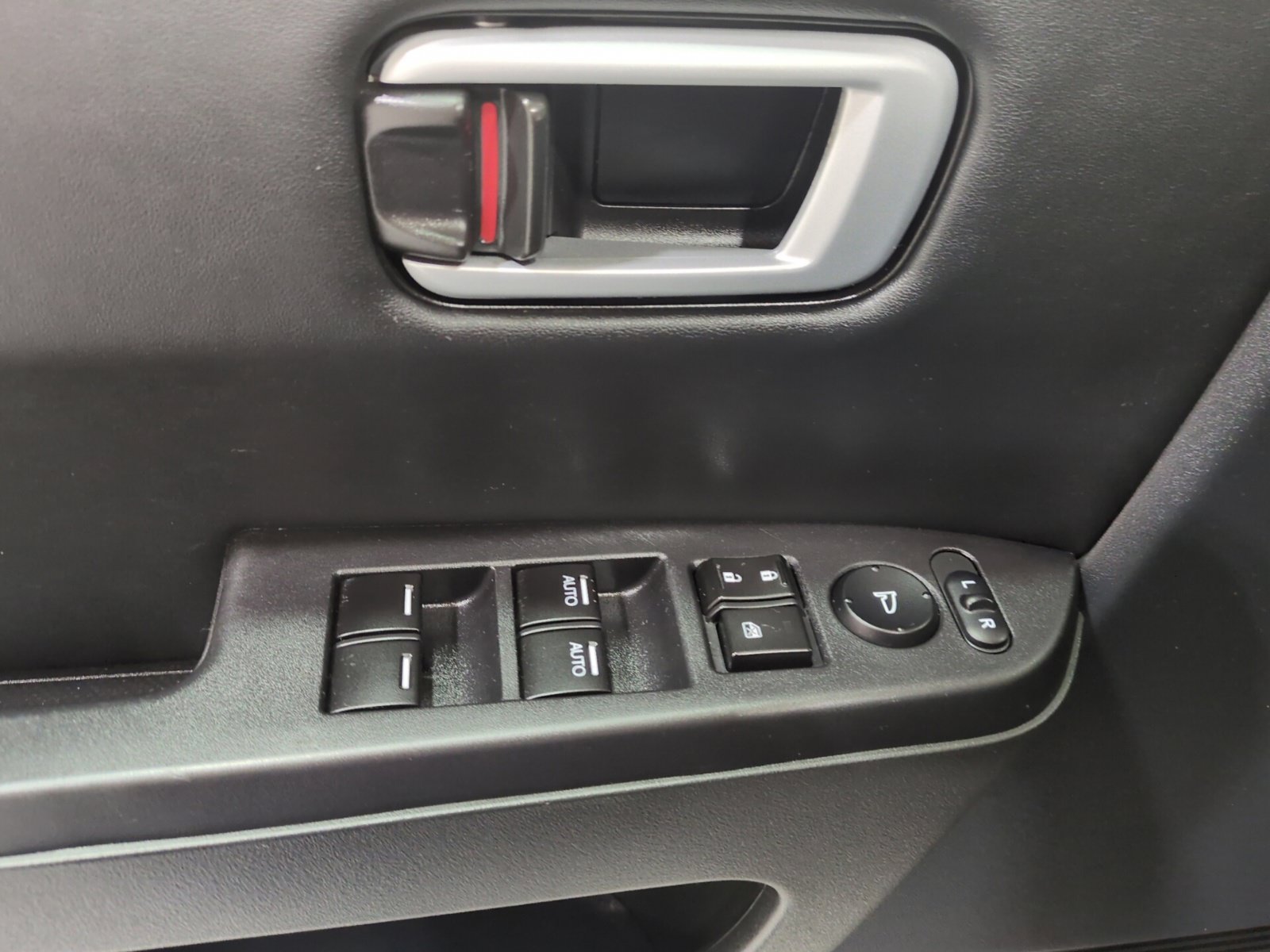 Used 2010 Honda Pilot EX-L image 17