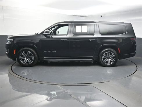 Used 2023 Jeep Wagoneer L Series II image 5