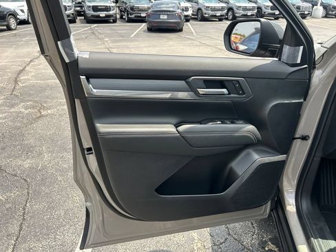New 2027 GMC Terrain Elevation w/ Technology Package II AWD/4WD image 17