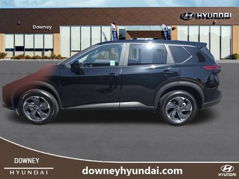 Used 2025 Nissan Rogue SV FWD image 2