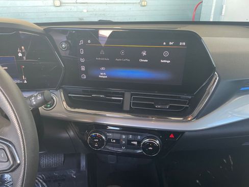 Used 2025 Chevrolet Trax LT image 18