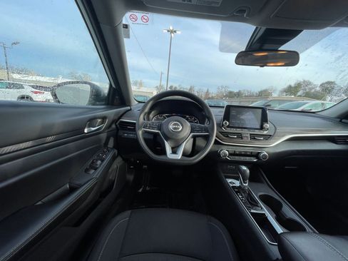 Used 2025 Nissan Altima 2.5 SV image 34