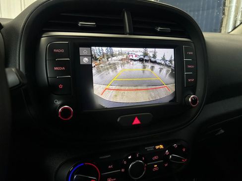 Used 2022 Kia Soul LX w/ Technology Package image 19