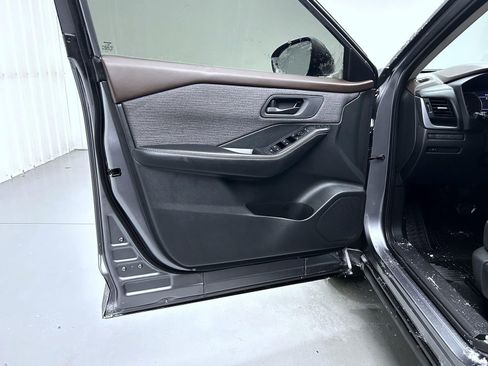 Used 2021 Nissan Rogue S image 9