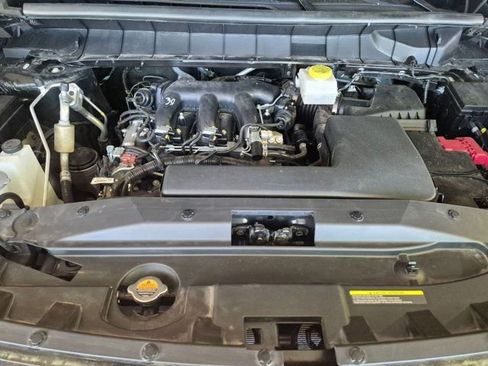Used 2025 Nissan Pathfinder SV FWD image 25