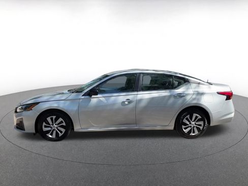 Used 2024 Nissan Altima 2.5 S FWD image 9