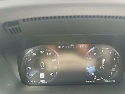 Used 2021 Volvo XC60 T5 Momentum w/ Premium Package AWD/4WD image 15