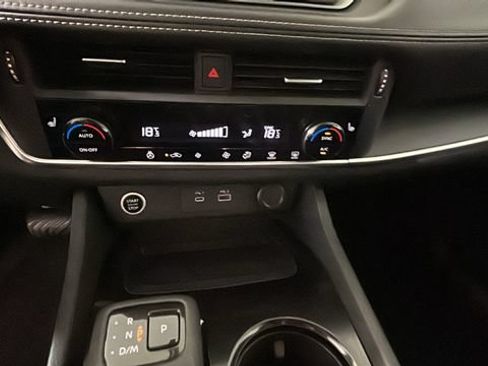 Used 2022 Nissan Rogue S AWD/4WD image 23
