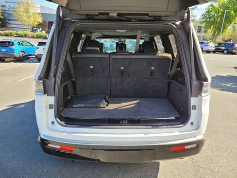 New 2023 Jeep Grand Wagoneer Series III AWD/4WD image 17