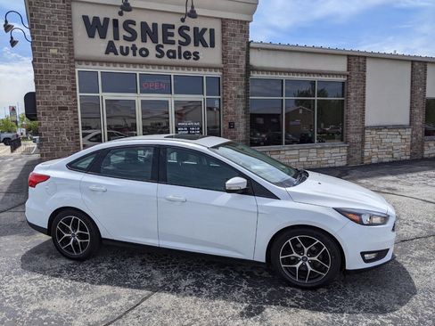Used 2017 Ford Focus SEL FWD image 2