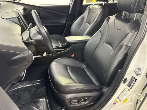 Used 2017 Toyota Prius Prime Advanced image 16