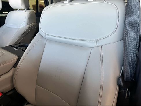 Used 2025 Ford Expedition Active AWD/4WD image 14