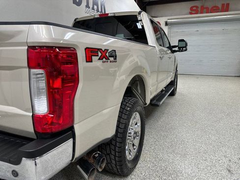 Used 2017 Ford F250 Lariat w/ Chrome Package image 44