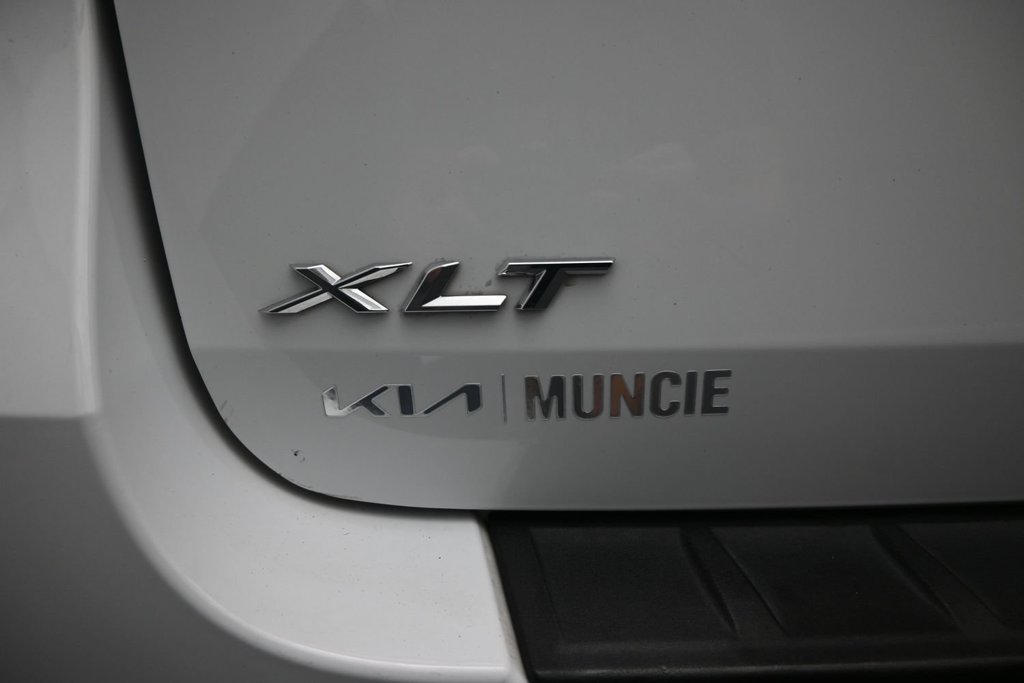 Used 2023 Ford Explorer XLT w/ Equipment Group 202A RWD image 10
