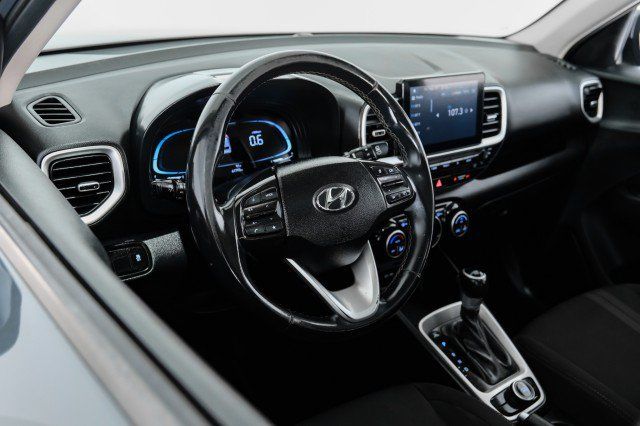 Used 2024 Hyundai Venue SEL FWD image 13