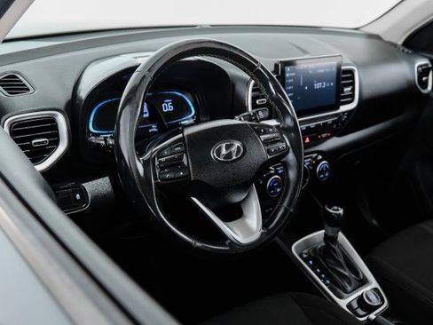 Used 2024 Hyundai Venue SEL FWD image 13